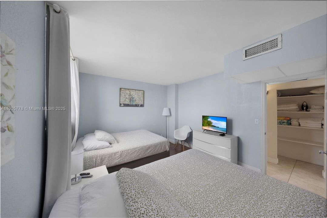 For Sale: $442,000 (1 beds, 1 baths, 812 Square Feet)