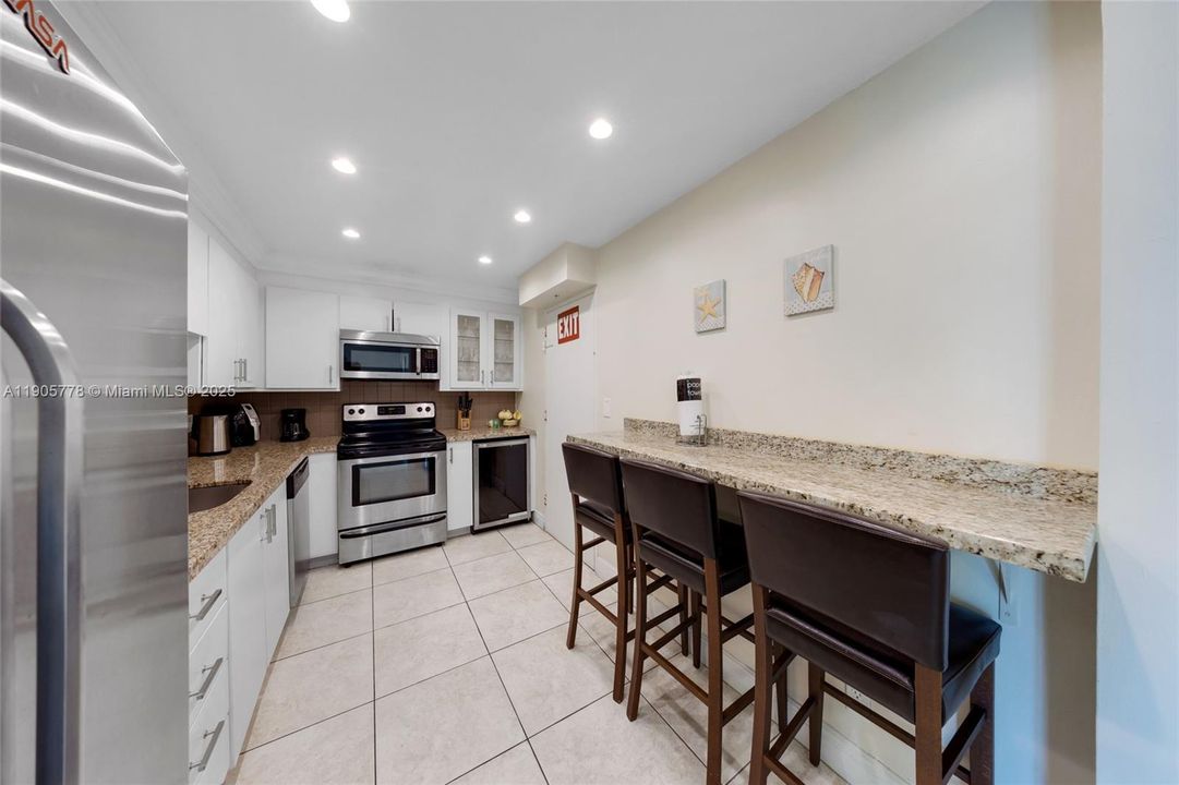 For Sale: $442,000 (1 beds, 1 baths, 812 Square Feet)