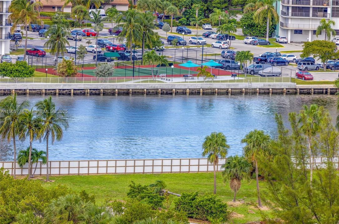 For Sale: $442,000 (1 beds, 1 baths, 812 Square Feet)