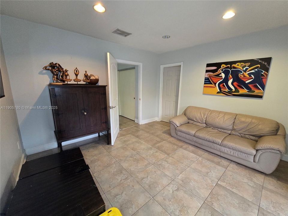 Active With Contract: $700,000 (4 beds, 3 baths, 1710 Square Feet)