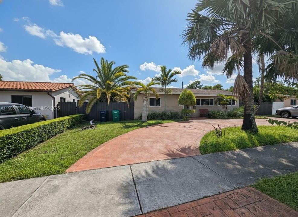 Active With Contract: $700,000 (4 beds, 3 baths, 1710 Square Feet)