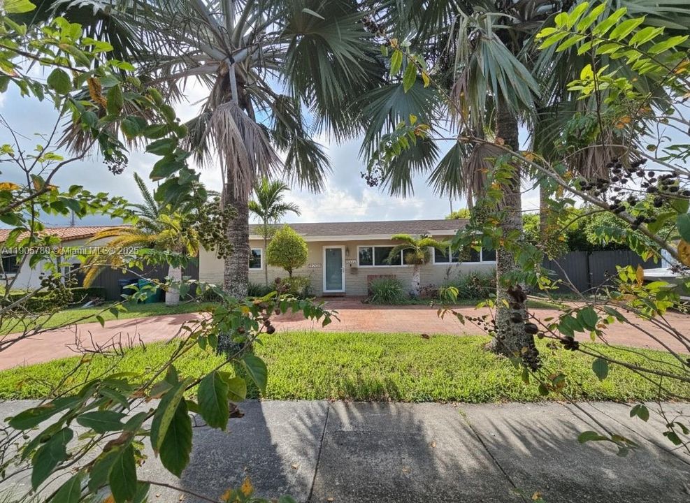 Active With Contract: $700,000 (4 beds, 3 baths, 1710 Square Feet)