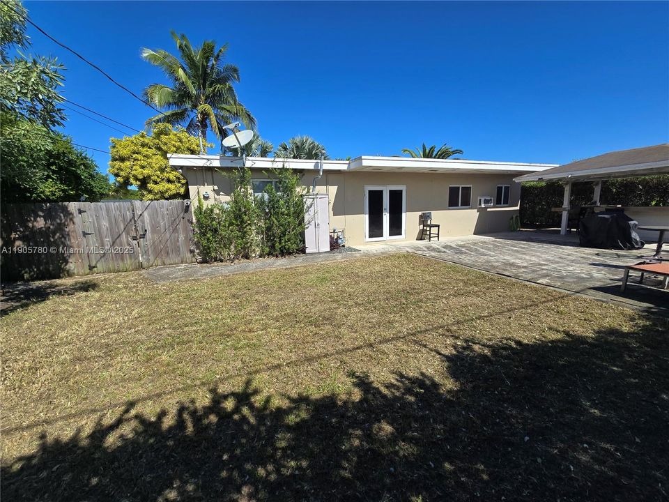 Active With Contract: $700,000 (4 beds, 3 baths, 1710 Square Feet)