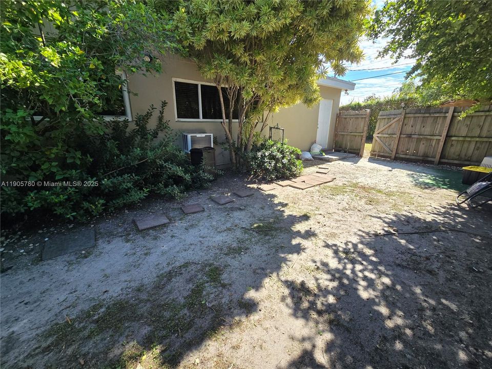 Active With Contract: $700,000 (4 beds, 3 baths, 1710 Square Feet)