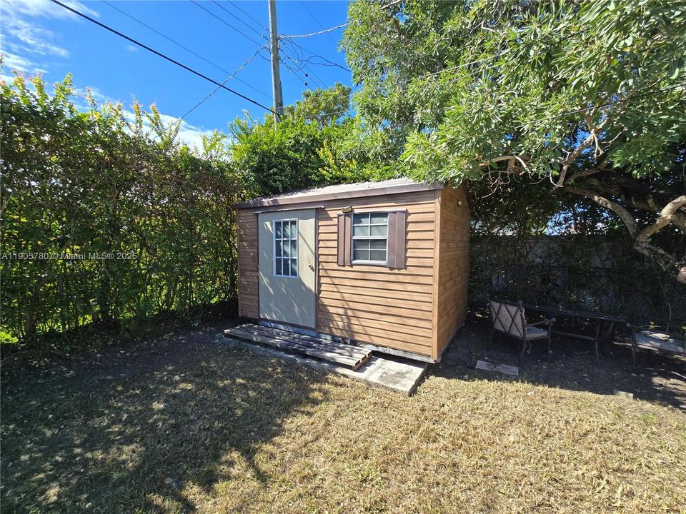 Active With Contract: $700,000 (4 beds, 3 baths, 1710 Square Feet)