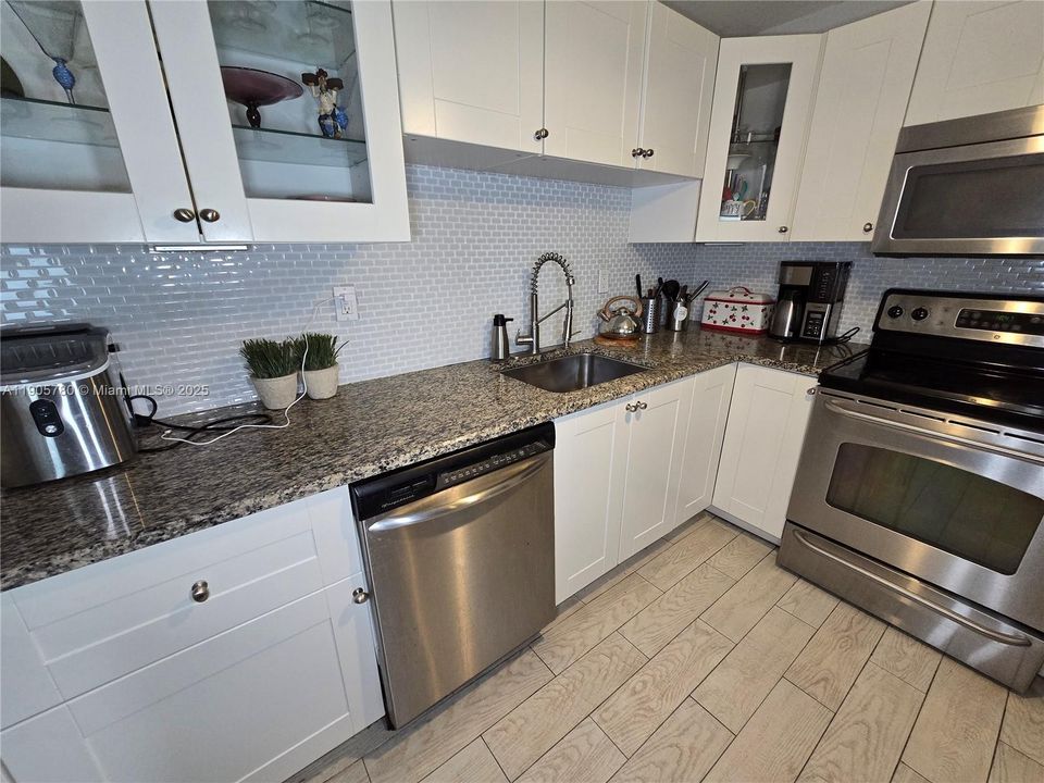 Active With Contract: $700,000 (4 beds, 3 baths, 1710 Square Feet)