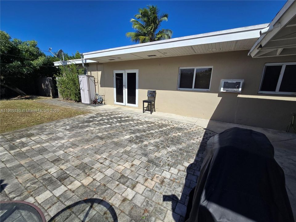 Active With Contract: $700,000 (4 beds, 3 baths, 1710 Square Feet)