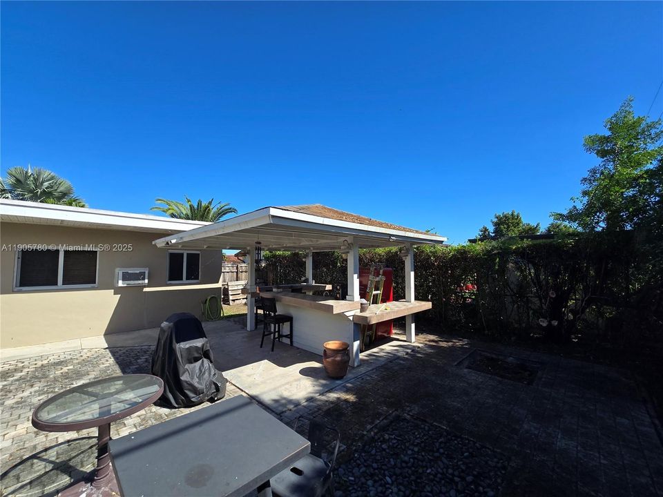 Active With Contract: $700,000 (4 beds, 3 baths, 1710 Square Feet)