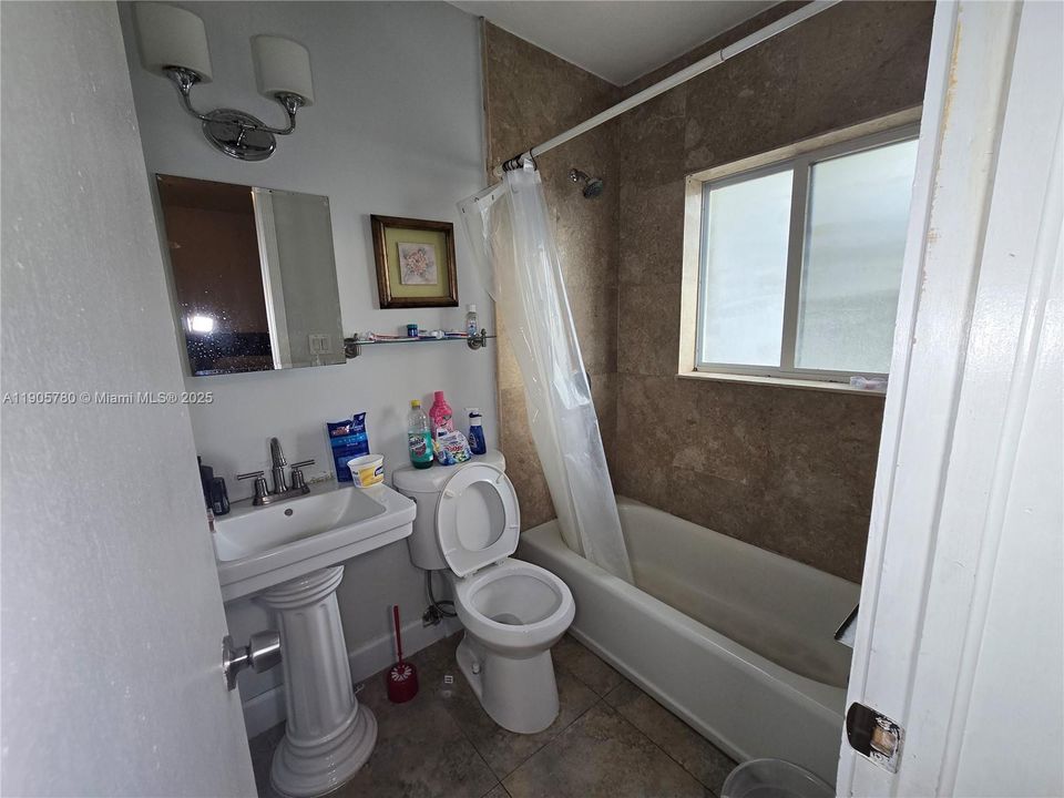 Active With Contract: $700,000 (4 beds, 3 baths, 1710 Square Feet)