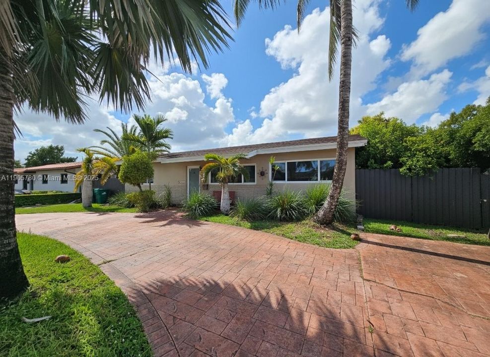 Active With Contract: $700,000 (4 beds, 3 baths, 1710 Square Feet)