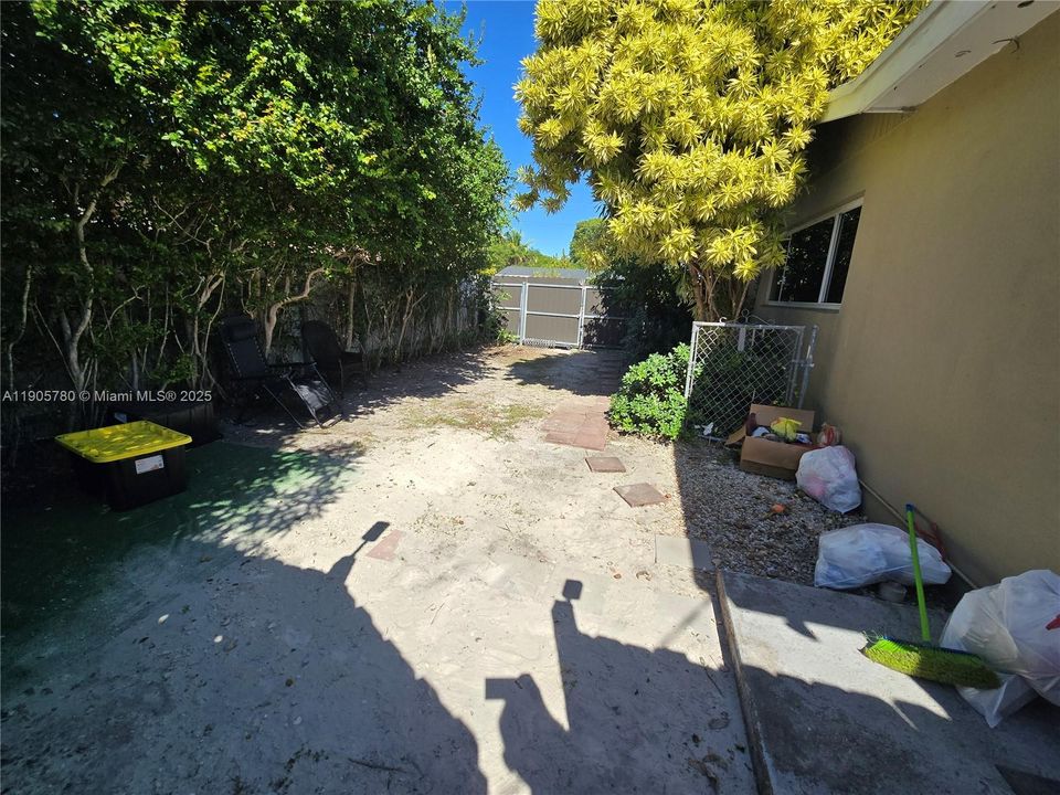 Active With Contract: $700,000 (4 beds, 3 baths, 1710 Square Feet)