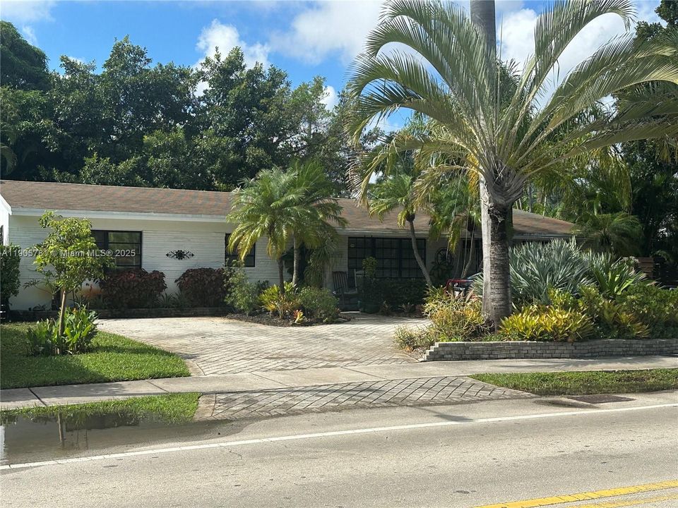 For Sale: $699,000 (3 beds, 2 baths, 1496 Square Feet)