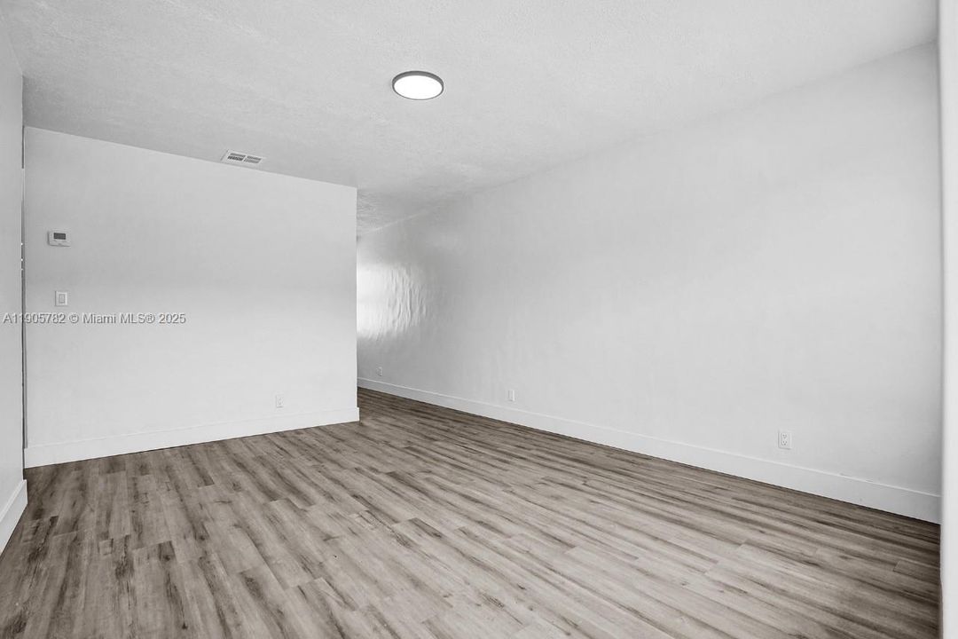 出租: $2,300 (2 贝兹, 1 浴室, 1382 平方英尺)