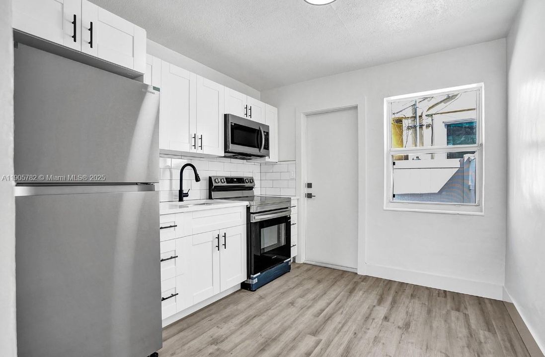 出租: $2,300 (2 贝兹, 1 浴室, 1382 平方英尺)