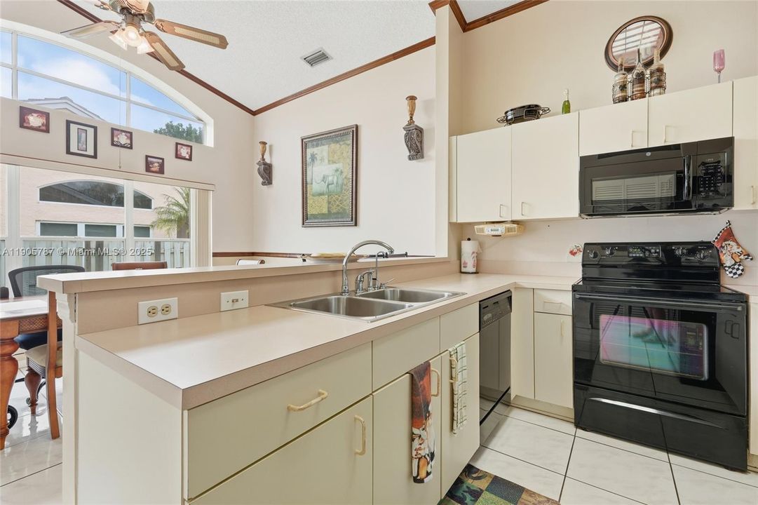 На продажу: $509,990 (3 спален, 2 ванн, 1609 Квадратных фут)