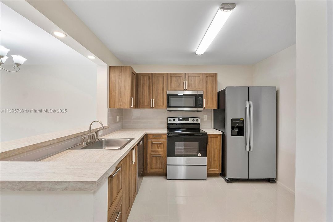 For Rent: $1,750 (1 beds, 1 baths, 835 Square Feet)