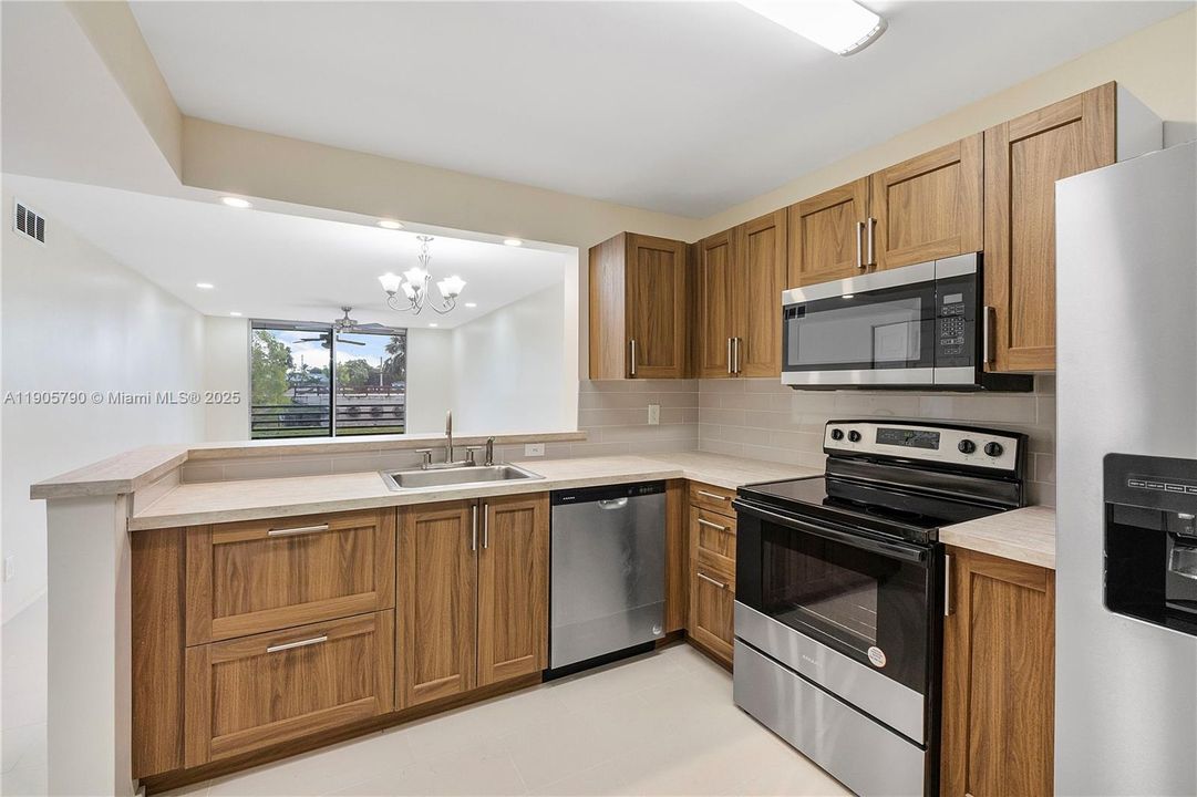 For Rent: $1,750 (1 beds, 1 baths, 835 Square Feet)