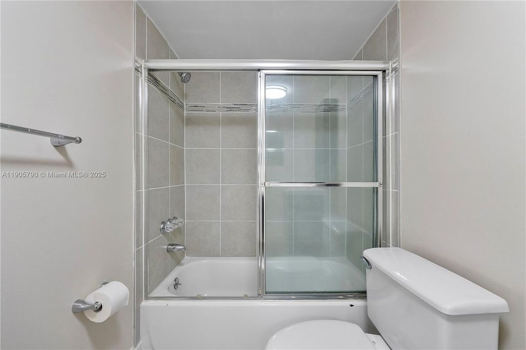 For Rent: $1,750 (1 beds, 1 baths, 835 Square Feet)