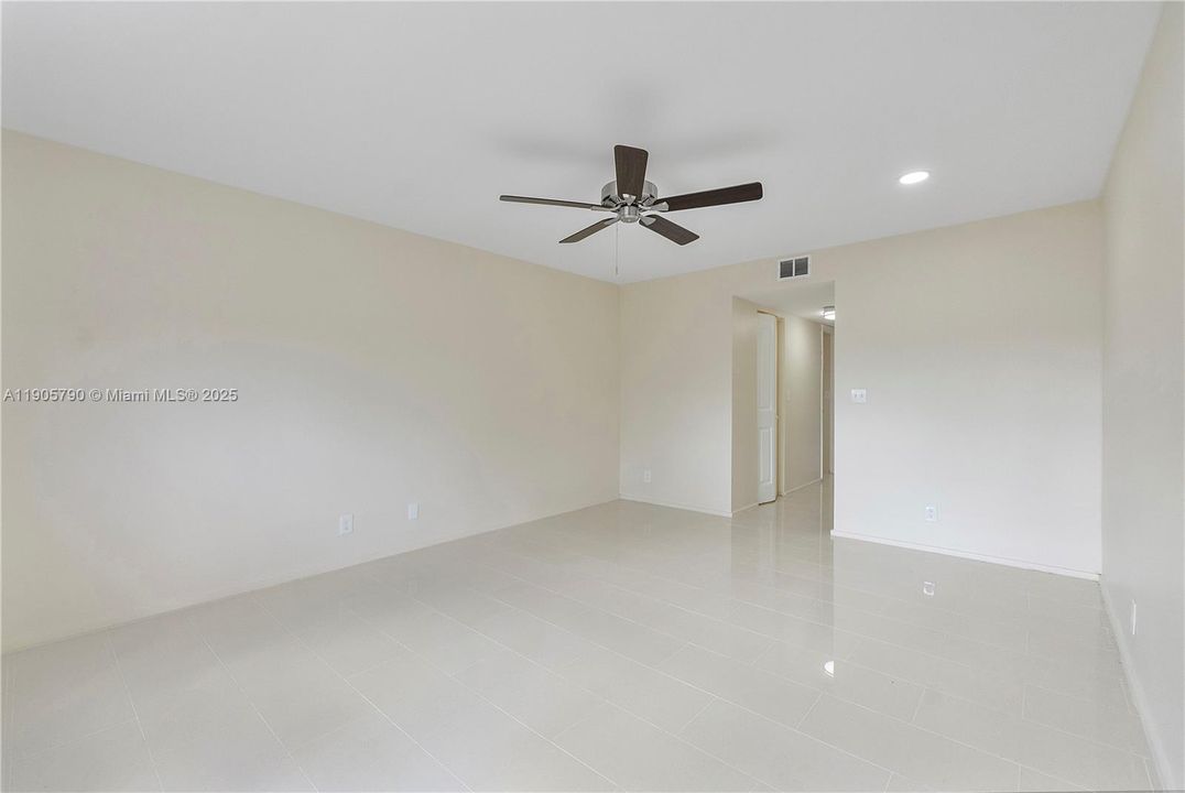 For Rent: $1,750 (1 beds, 1 baths, 835 Square Feet)