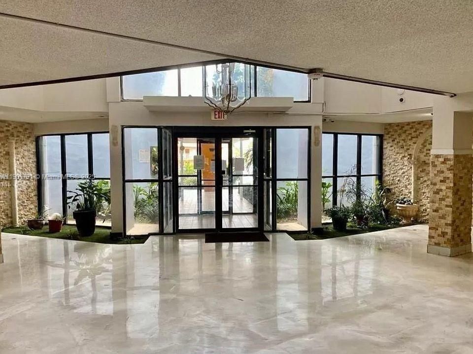 For Rent: $1,500 (1 beds, 1 baths, 790 Square Feet)