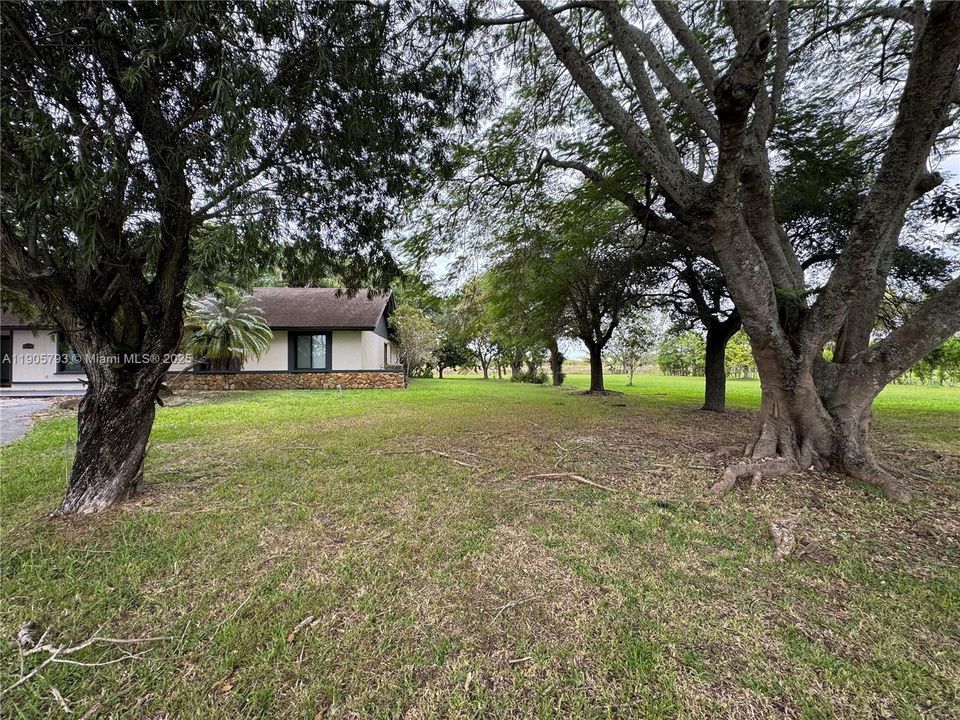 For Sale: $1,200,000 (4 beds, 2 baths, 3071 Square Feet)