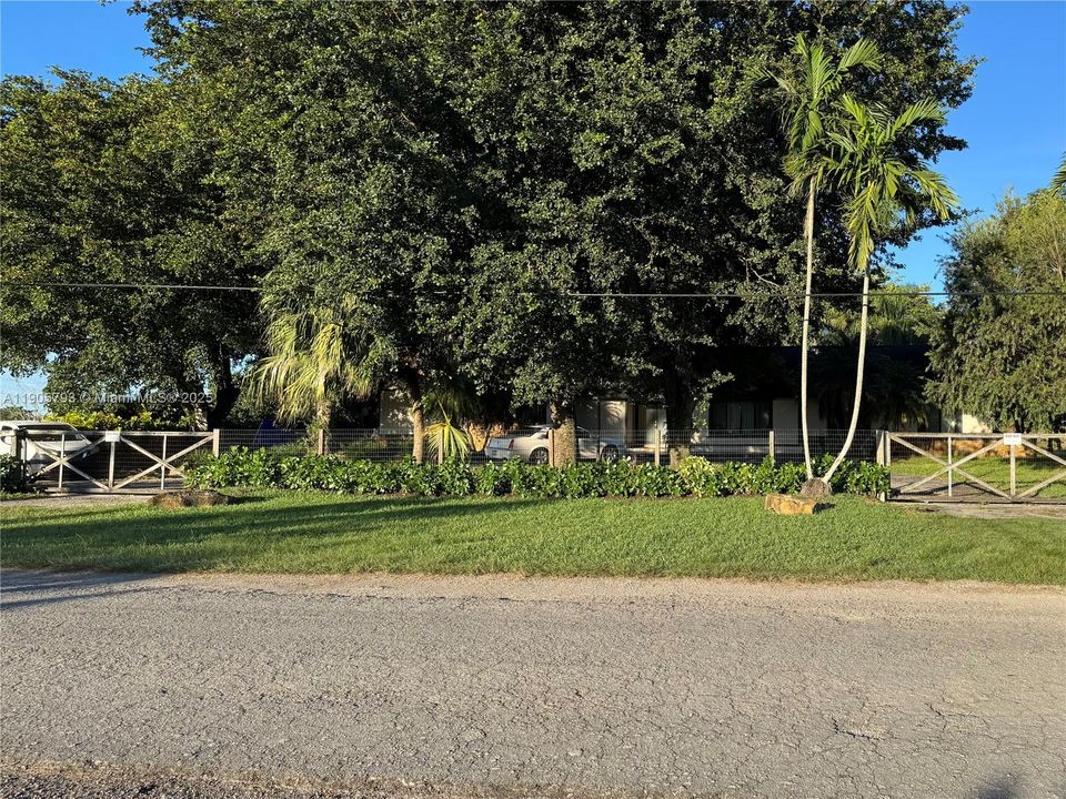 For Sale: $1,200,000 (4 beds, 2 baths, 3071 Square Feet)