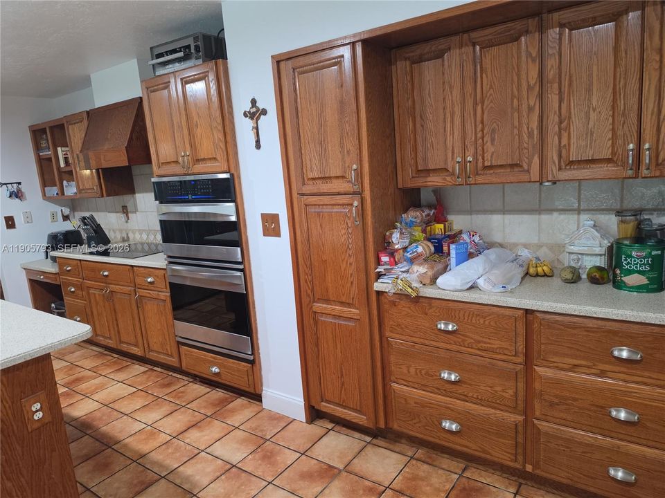 For Sale: $1,200,000 (4 beds, 2 baths, 3071 Square Feet)