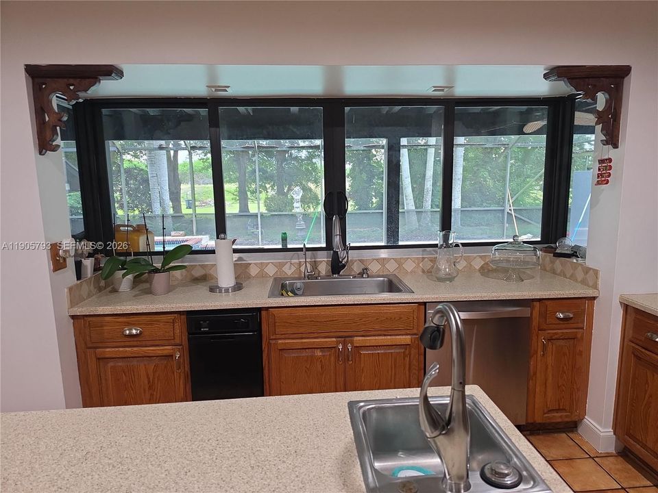 For Sale: $1,200,000 (4 beds, 2 baths, 3071 Square Feet)