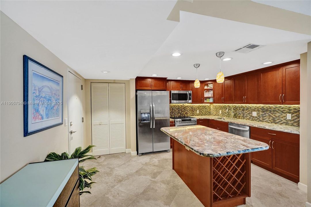 待售: $529,900 (2 贝兹, 2 浴室, 1240 平方英尺)