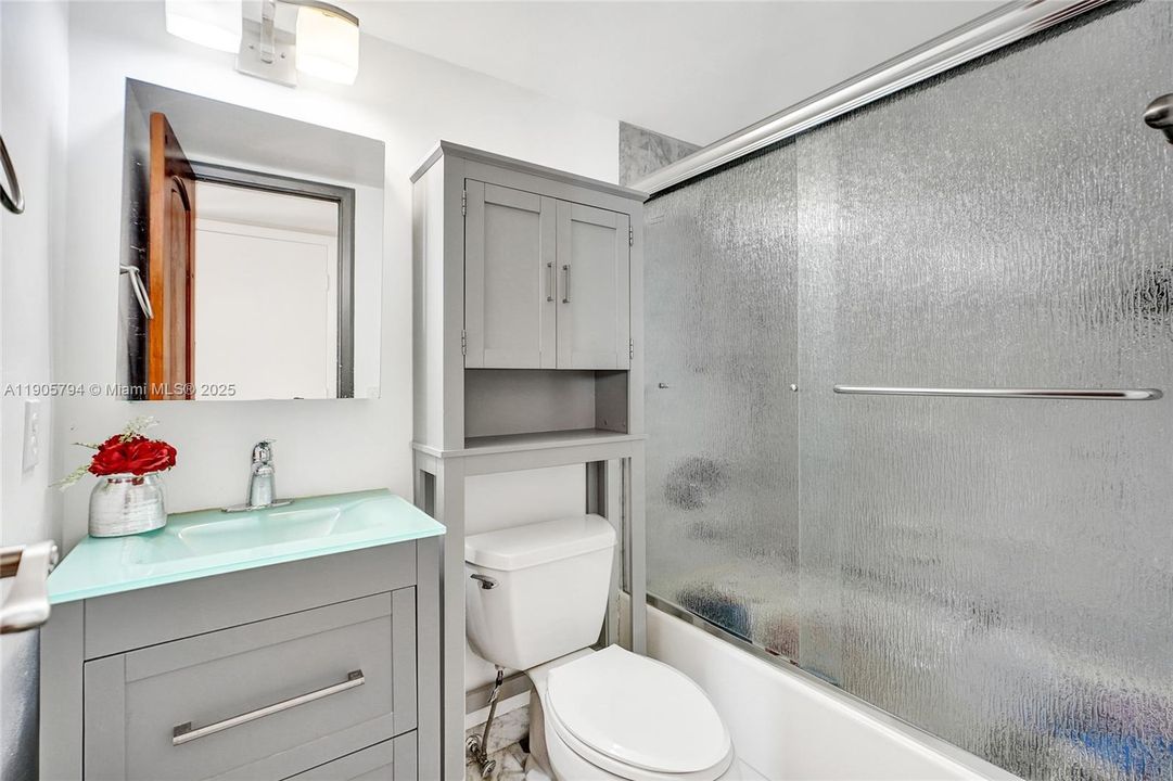 待售: $529,900 (2 贝兹, 2 浴室, 1240 平方英尺)