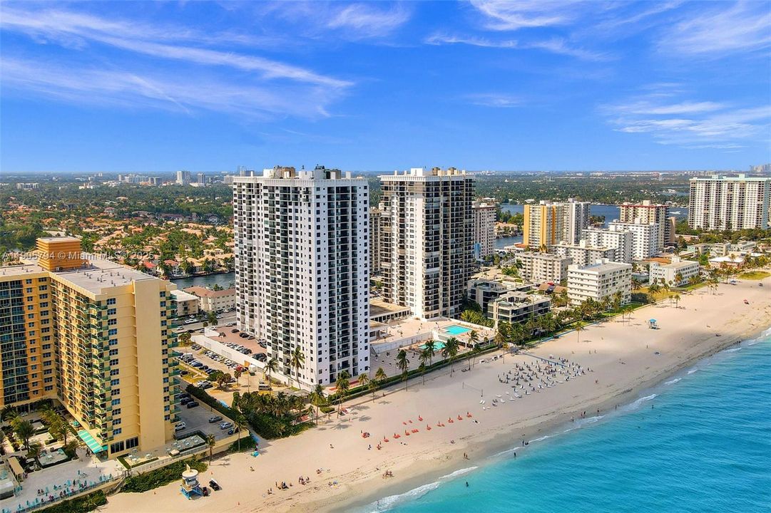 待售: $529,900 (2 贝兹, 2 浴室, 1240 平方英尺)