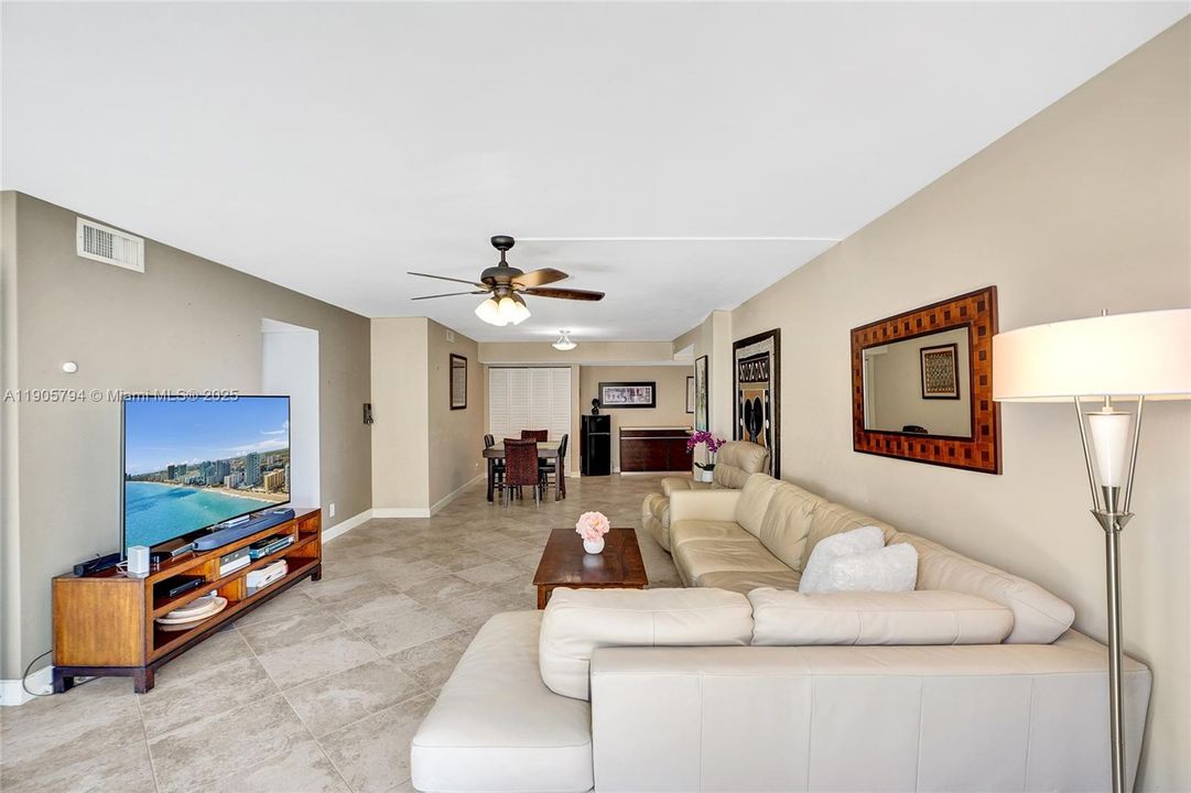 待售: $529,900 (2 贝兹, 2 浴室, 1240 平方英尺)