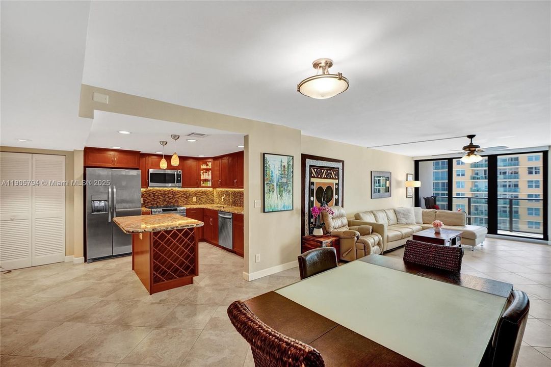 待售: $529,900 (2 贝兹, 2 浴室, 1240 平方英尺)