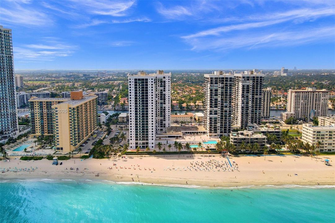 待售: $529,900 (2 贝兹, 2 浴室, 1240 平方英尺)