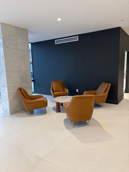 待售: $595,000 (1 贝兹, 1 浴室, 820 平方英尺)