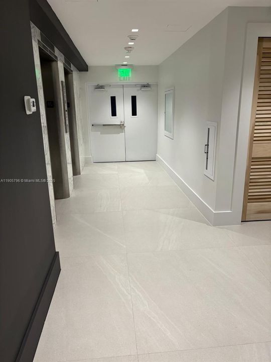 待售: $595,000 (1 贝兹, 1 浴室, 820 平方英尺)