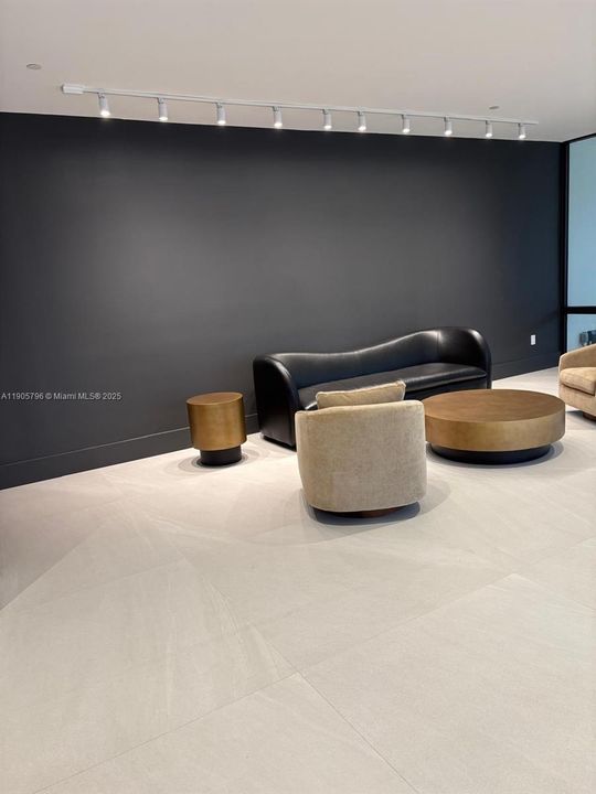 待售: $595,000 (1 贝兹, 1 浴室, 820 平方英尺)