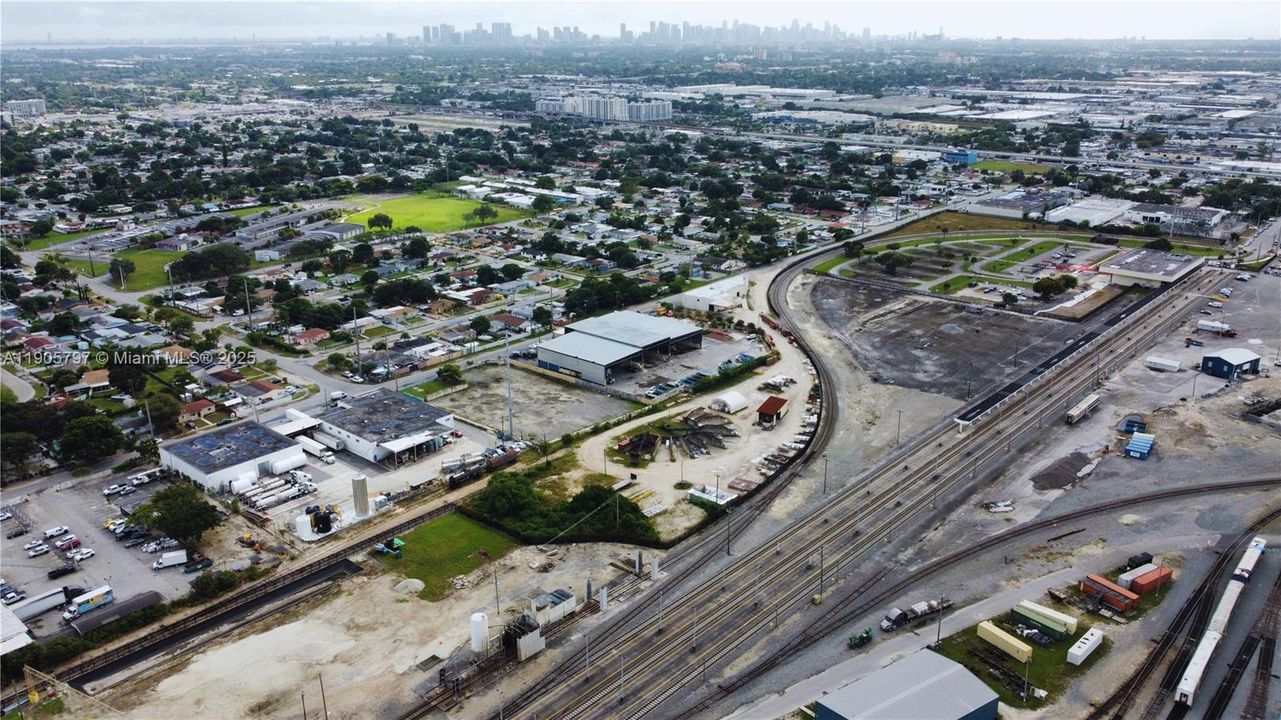 出租: $18,000 (0 贝兹, 0 浴室, 0 平方英尺)