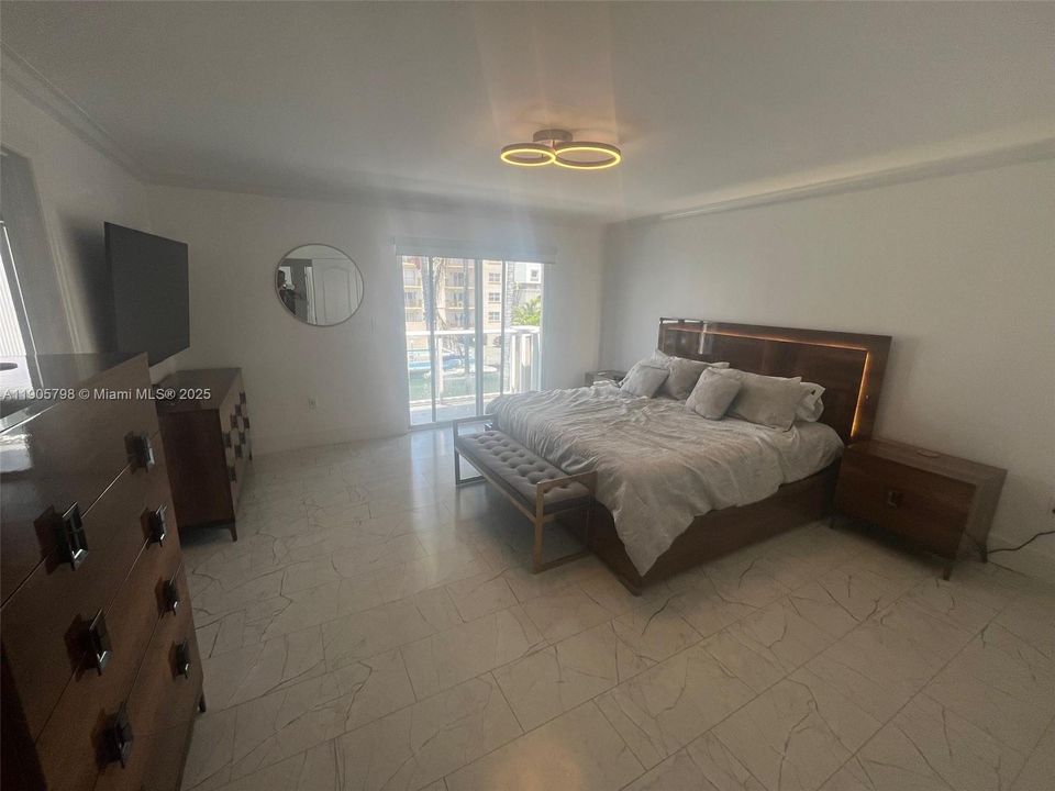 出租: $8,900 (3 贝兹, 3 浴室, 3195 平方英尺)