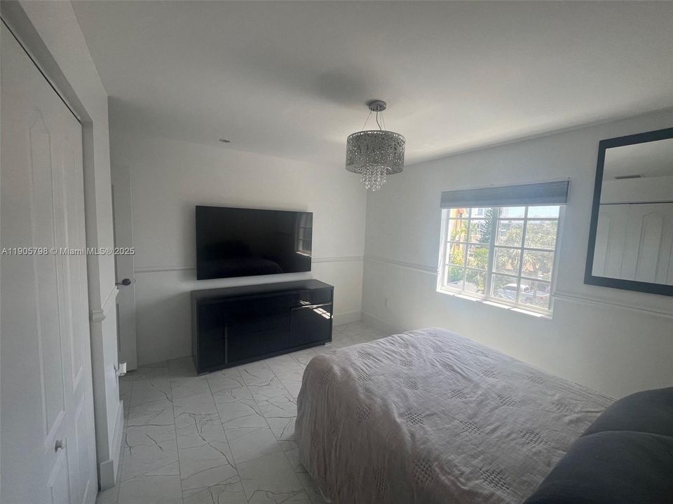 出租: $8,900 (3 贝兹, 3 浴室, 3195 平方英尺)