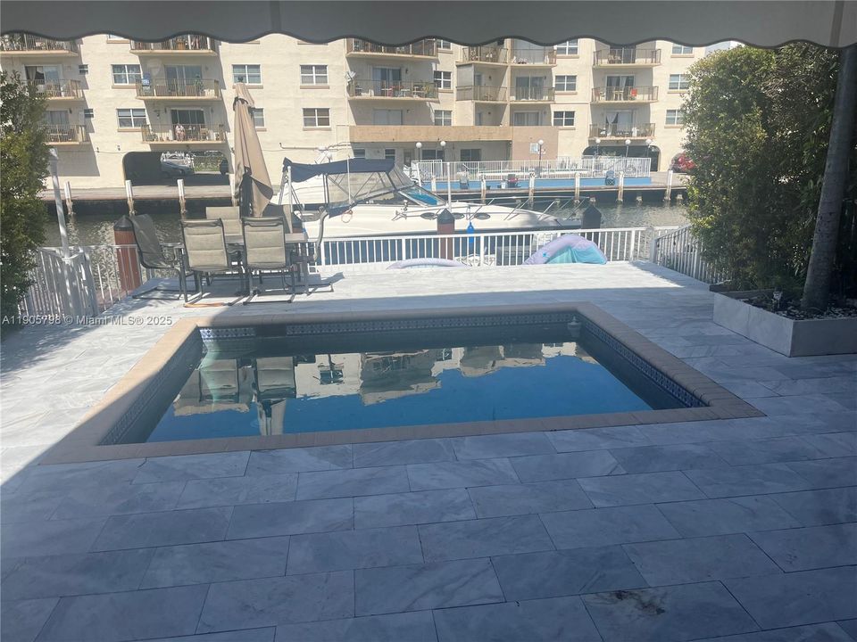 出租: $8,900 (3 贝兹, 3 浴室, 3195 平方英尺)