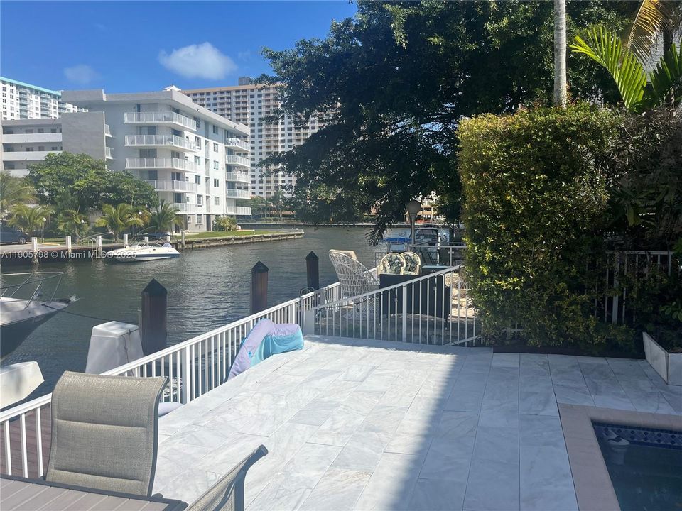 出租: $8,900 (3 贝兹, 3 浴室, 3195 平方英尺)