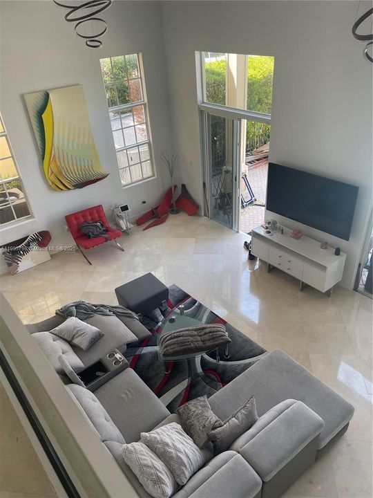 出租: $8,900 (3 贝兹, 3 浴室, 3195 平方英尺)