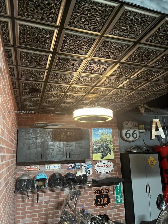 出租: $8,900 (3 贝兹, 3 浴室, 3195 平方英尺)