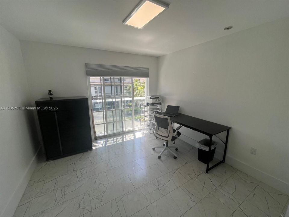 出租: $8,900 (3 贝兹, 3 浴室, 3195 平方英尺)