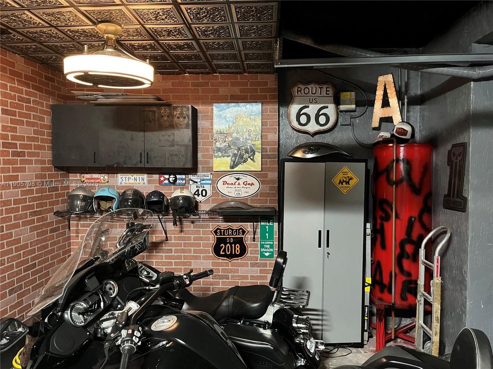 出租: $8,900 (3 贝兹, 3 浴室, 3195 平方英尺)