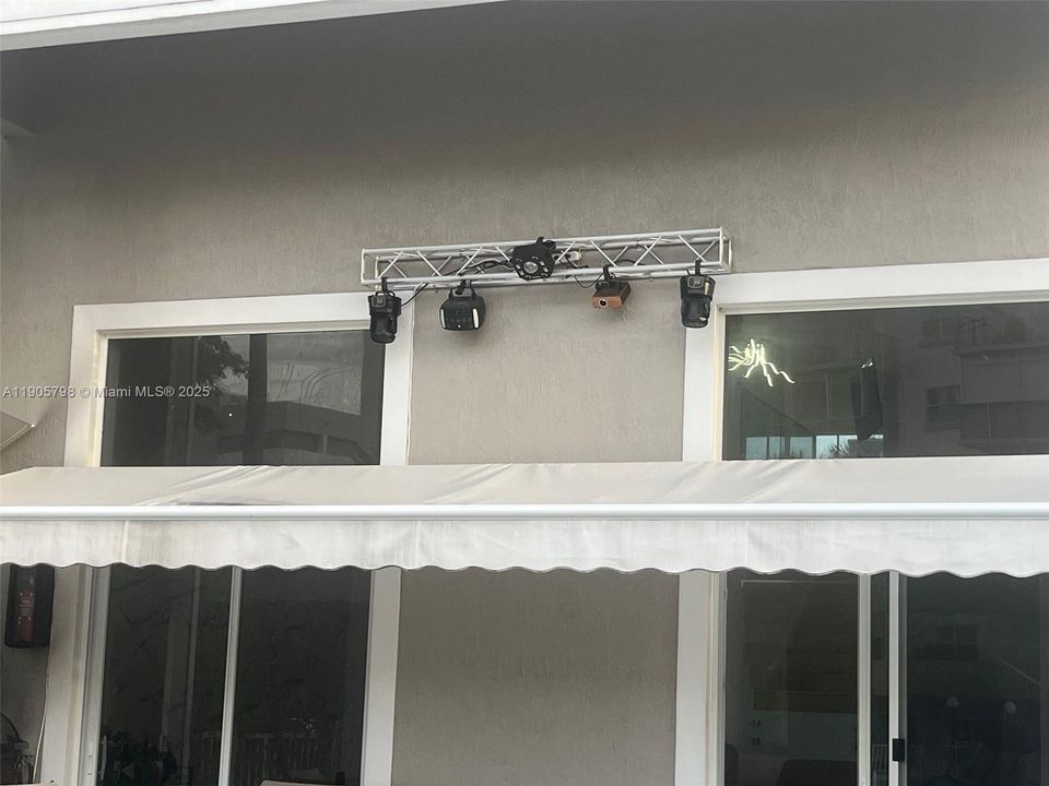 出租: $8,900 (3 贝兹, 3 浴室, 3195 平方英尺)