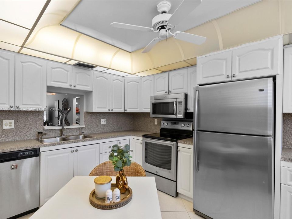 待售: $229,950 (2 贝兹, 2 浴室, 1291 平方英尺)