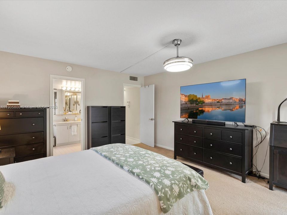 待售: $229,950 (2 贝兹, 2 浴室, 1291 平方英尺)