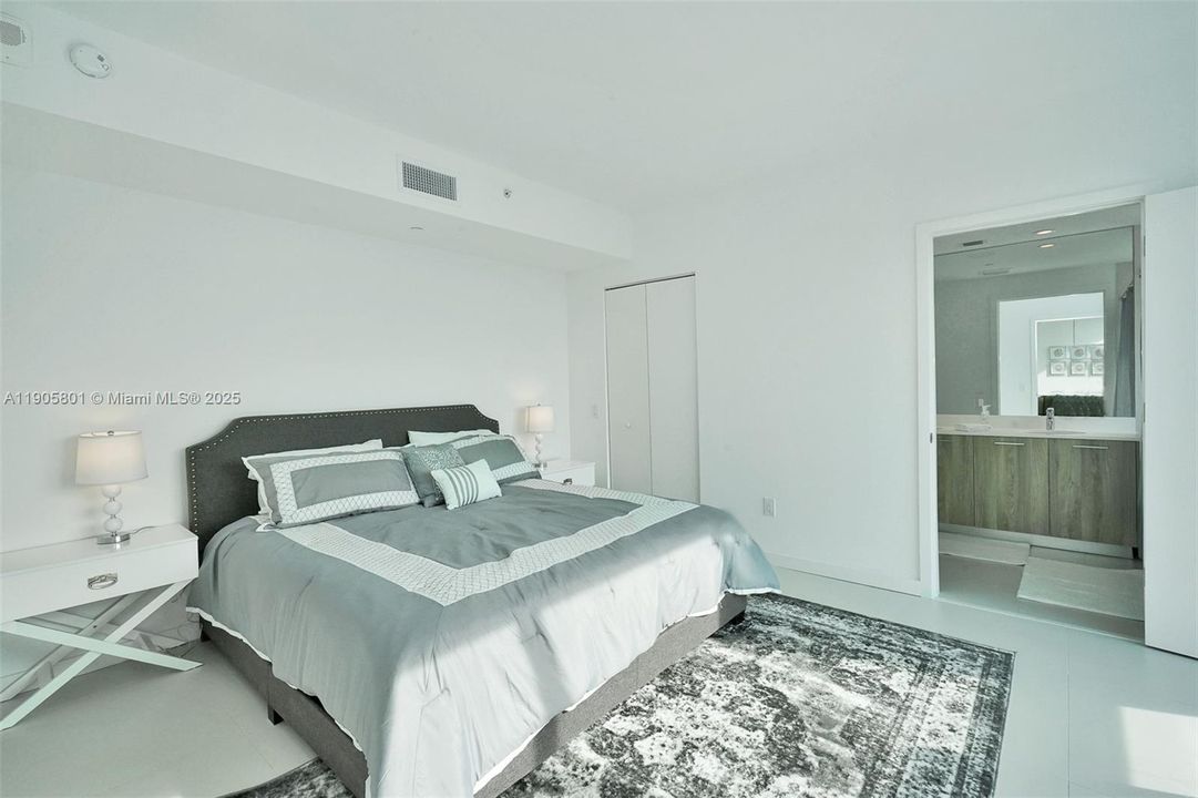 Active With Contract: $4,200 (2 beds, 2 baths, 944 Square Feet)